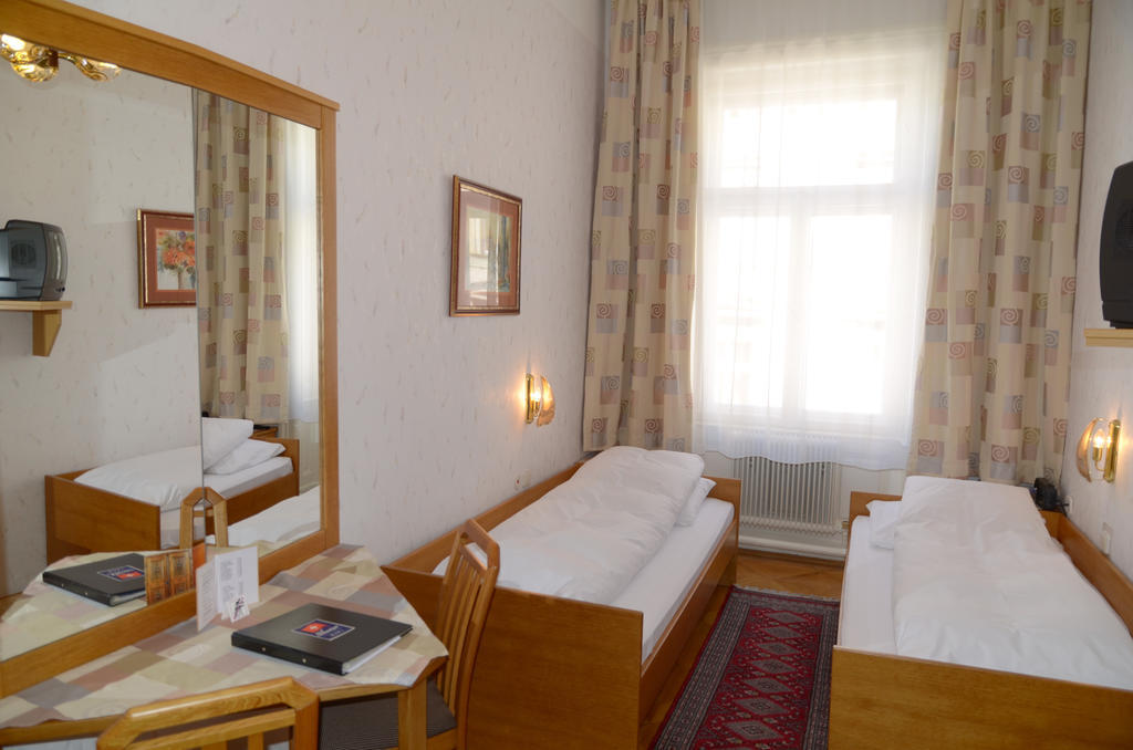Schweizer Pension Solderer Vienna Room photo