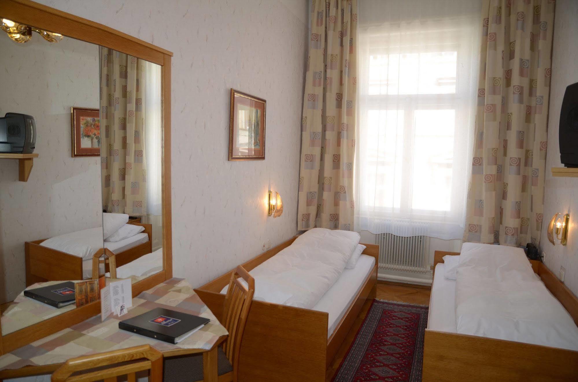 Schweizer Pension Solderer Vienna Exterior photo