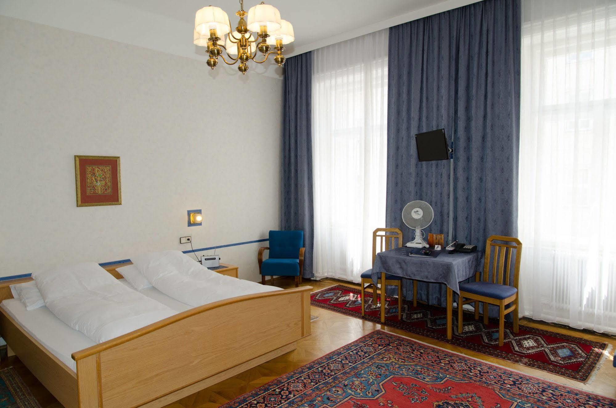 Schweizer Pension Solderer Vienna Exterior photo
