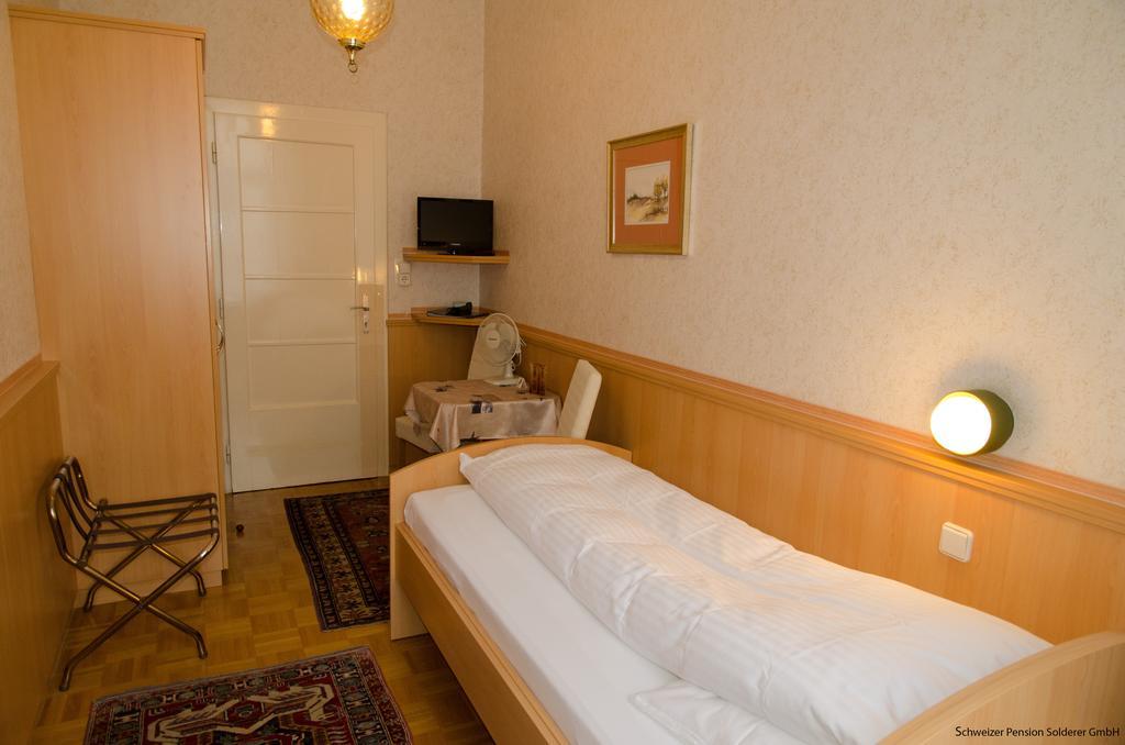 Schweizer Pension Solderer Vienna Room photo